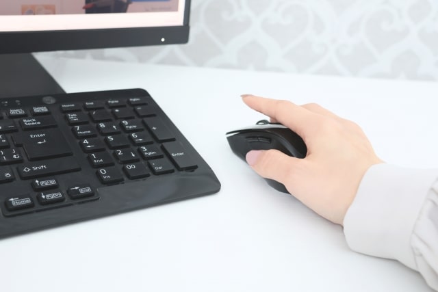 パソコン、マウス、キーボード